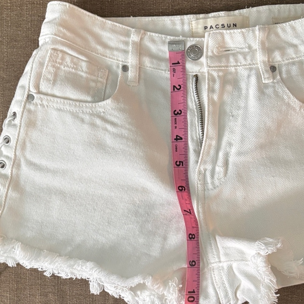 🟨PacSun White Jean Shorts Size 24 Distressed - Picture 2 of 9